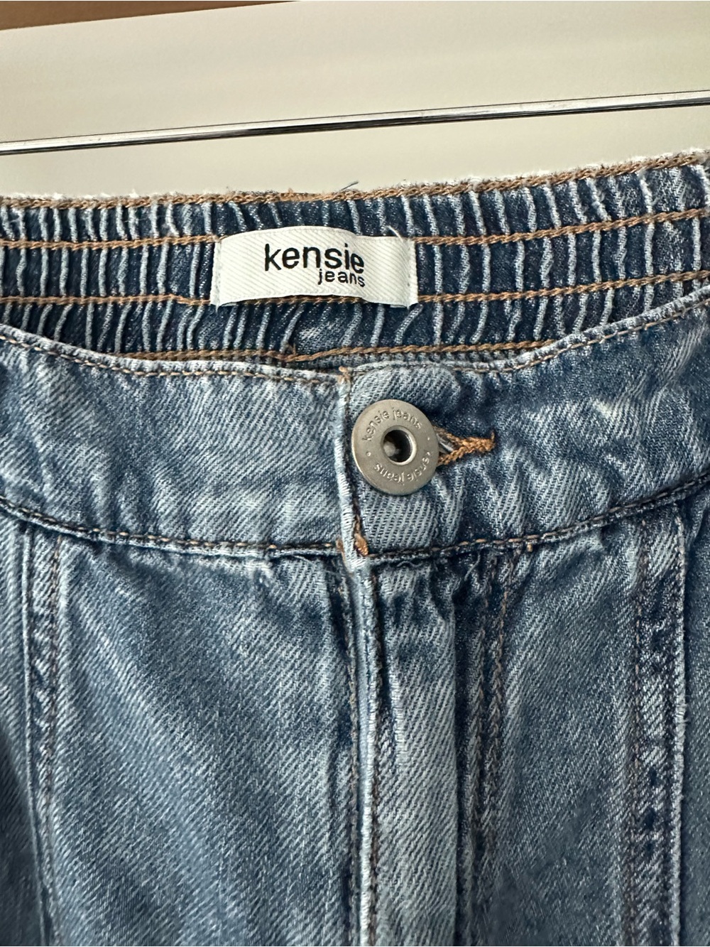 Kensie Relaxed Wide-Leg Cargo Jeans in Faded Blue - Picture 3 of 5